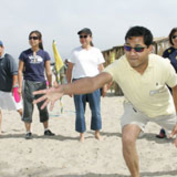 man throwing a frisbee during team building